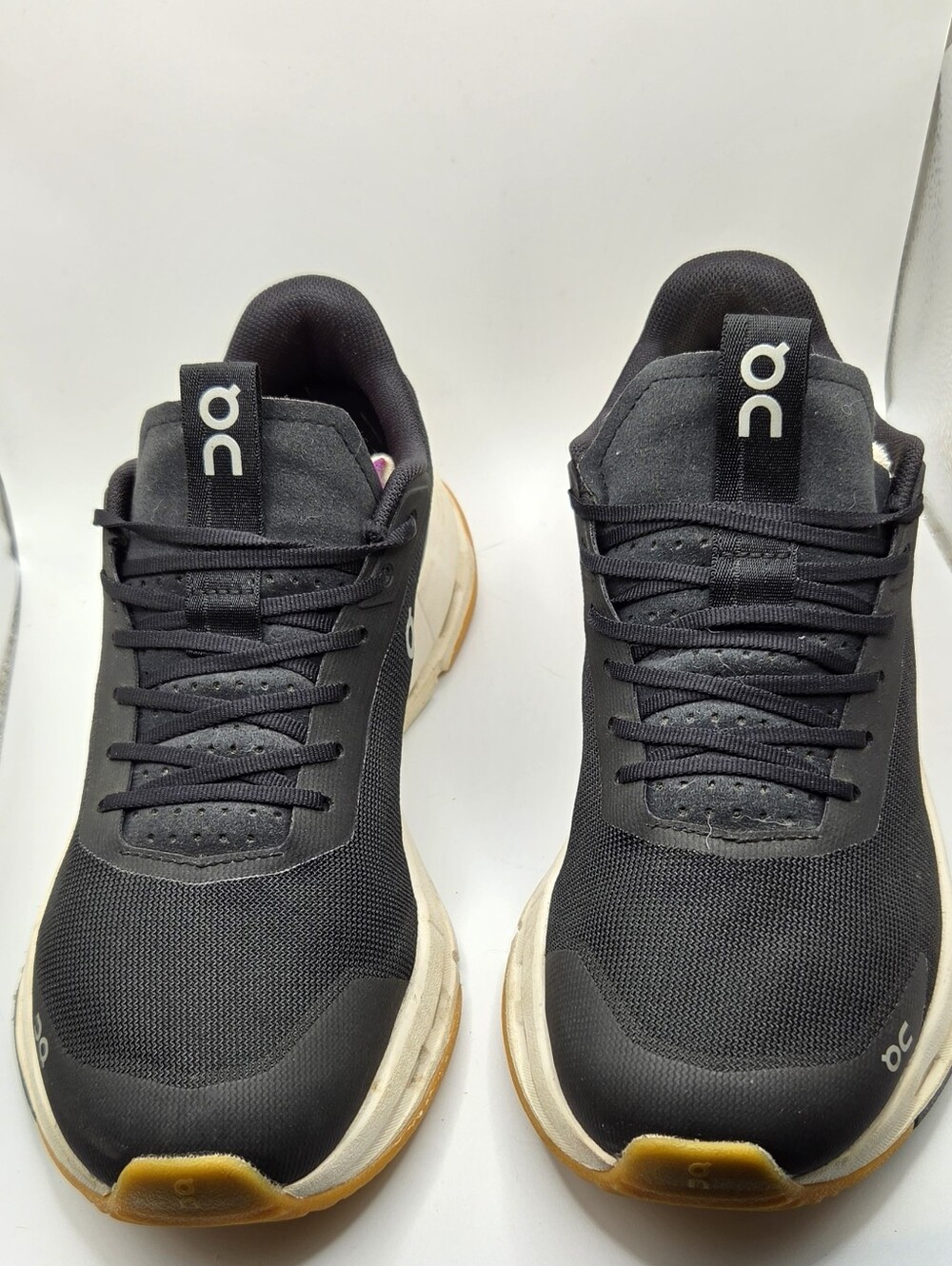 On Running Shoes – Black/White/Gum – Women’s Size US-7.5 EU-38.5